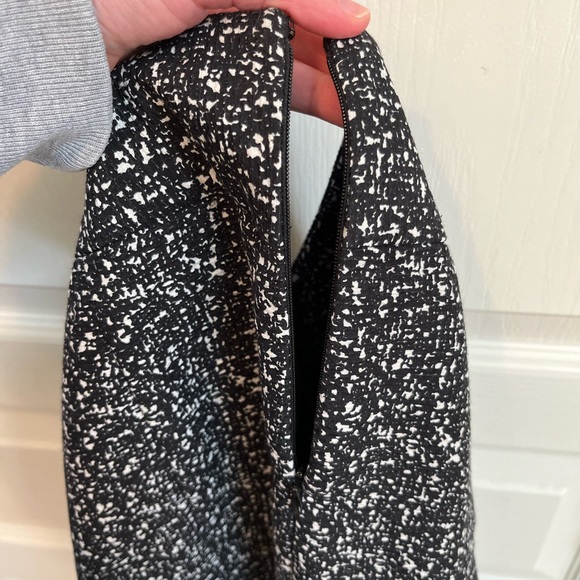 Beautiful Black & White Pencil Skirt w/ pocket in front and slit in back. - Picture 4 of 6